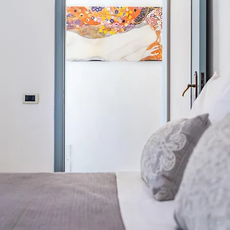 Linda Con Terrazzo Apartament *