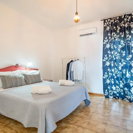 Linda Con Terrazzo Apartament